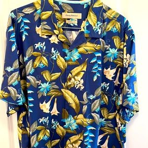 Tommy Bahama Classic! Hawaiian style short sleeve button down.